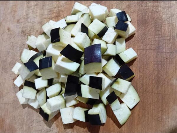 Melanzana nera a cubetti 500 gr.